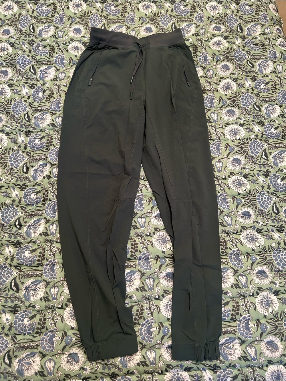 Lululemon Athletica Women's License to Train Joggers